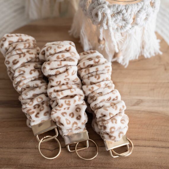 Scrunchie Schlüsselanhänger aus Nickistoff - beige/gold